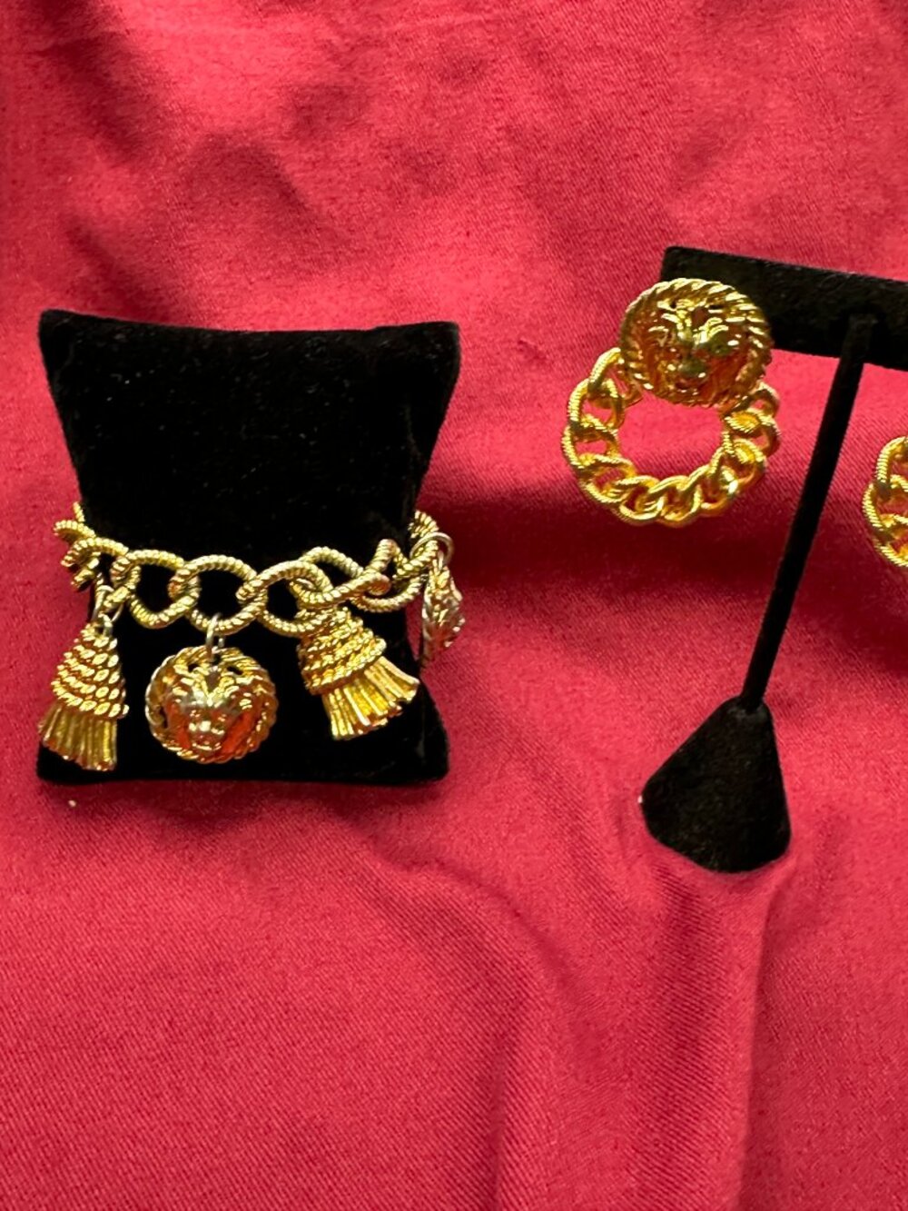 VTG Anne Klein Lion’s Head Charm Bracelet & Gold-Plated Post Earrings